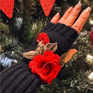 Black Knit Gloves with Red Rose Embroidery Detail Fingerlesss One Size